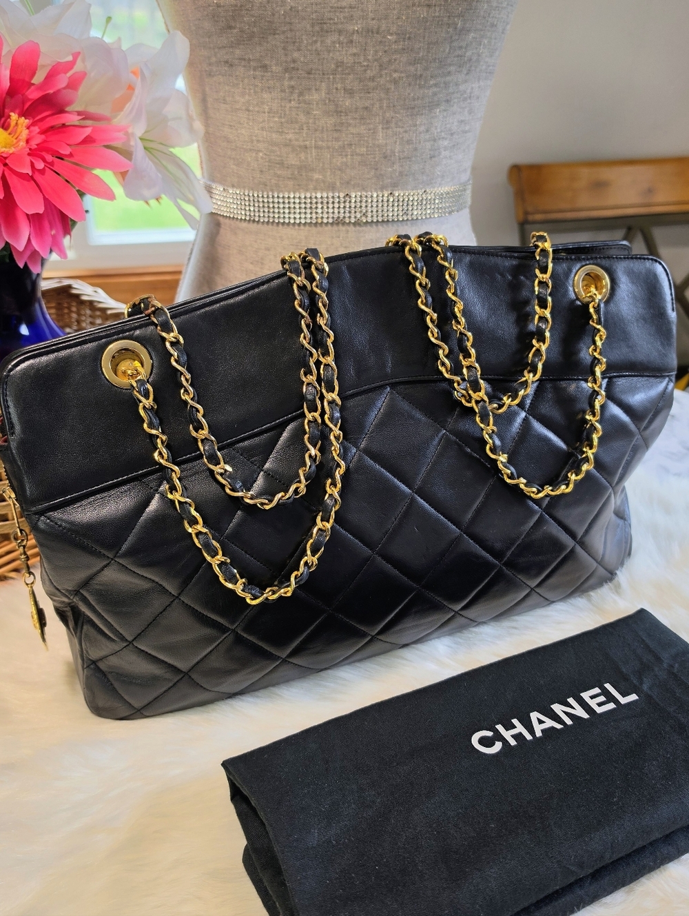 CHANEL XL Jumbo Quilted Diamond Stitch Lambskin Shoulder Bag with Gold Hardware - Picture 14 of 16